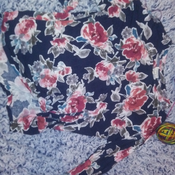 Studio B (by Bobeau) rose pattern tie-off blouse - Picture 7 of 7